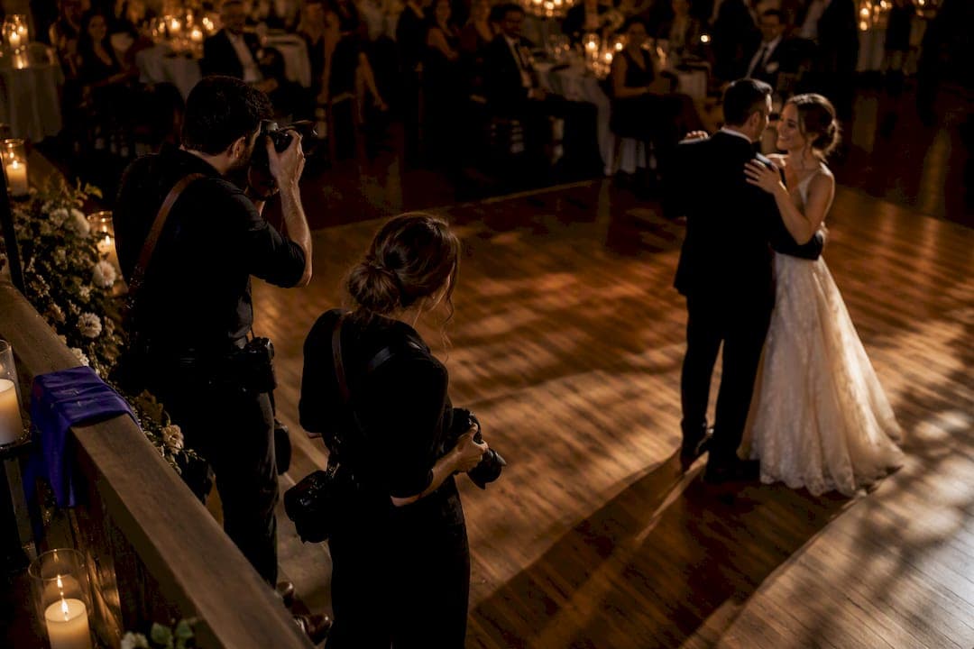 Weddings Over 100 Guests: Second Shooter Checklist for Couples & Pros