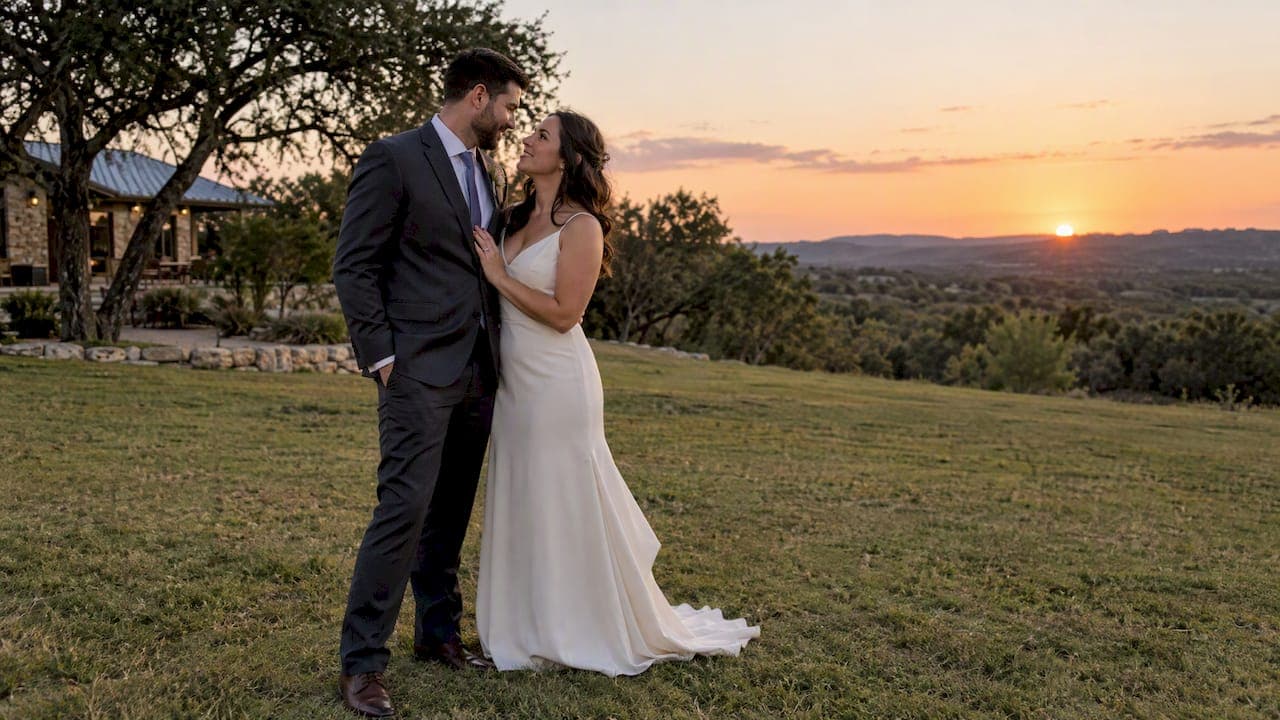 Couples: Reserve 10–20 Minutes for Sunset Wedding Photos